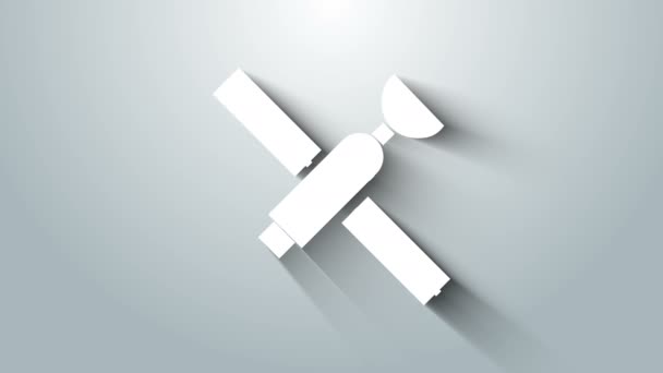 Icono satélite blanco aislado sobre fondo gris. Animación gráfica de vídeo 4K — Vídeos de Stock