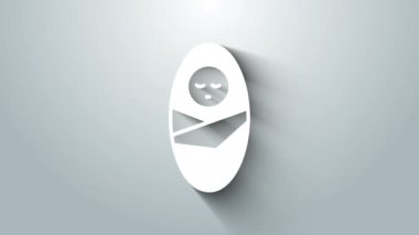 Beyaz yeni doğmuş bebek kundaklanmış ya da gri arka planda izole edilmiş kundaklama simgesi. Bebek çocuk battaniyeye sarılmış. 4K Video hareketli grafik canlandırması