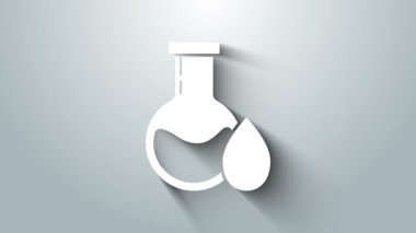 Gri arkaplanda beyaz yağ benzin test tüpü ikonu izole edildi. 4K Video hareketli grafik canlandırması