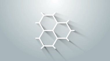 Benzen halkalarından oluşan beyaz kimyasal formül gri arka planda izole edilmiş. 4K Video hareketli grafik canlandırması