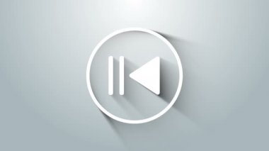 Gri arkaplanda beyaz geri sarma simgesi izole edildi. 4K Video hareketli grafik canlandırması