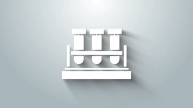 Gri arkaplanda beyaz test tüpü ve kimyasal test ikonu izole edildi. Laboratuvar cam levhası. 4K Video hareketli grafik canlandırması