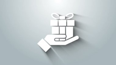 Gri arkaplanda beyaz hediye kutusu var. Mutlu Noeller ve mutlu yıllar. 4K Video hareketli grafik canlandırması