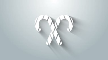 Gri arka planda izole edilmiş çizgili beyaz Noel şekerleme çubuğu. Mutlu Noeller ve mutlu yıllar. 4K Video hareketli grafik canlandırması