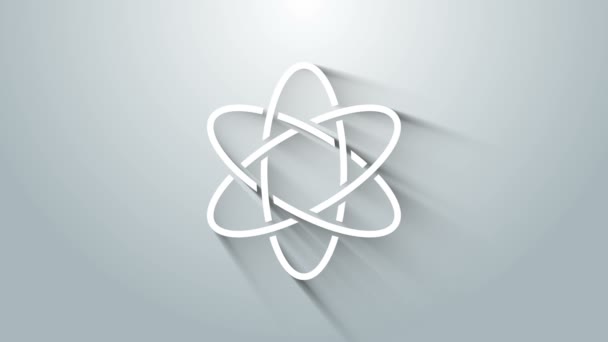 Fehér Atom ikon elszigetelt szürke háttérrel. A tudomány, az oktatás, a nukleáris fizika és a tudományos kutatás szimbóluma. 4K Videó mozgás grafikus animáció — Stock videók