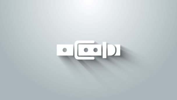 Weißer Ledergürtel mit geknöpfter Stahlschnalle auf grauem Hintergrund. 4K Video Motion Grafik Animation — Stockvideo