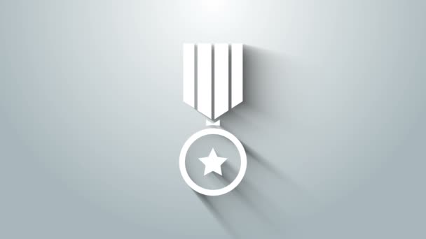 Fehér Katonai jutalom medál ikon elszigetelt szürke háttér. Katonai jel. 4K Videó mozgás grafikus animáció — Stock videók