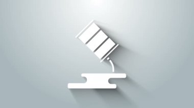 Beyaz Varil yağ sızıntısı ikonu gri arka planda izole edildi. 4K Video hareketli grafik canlandırması