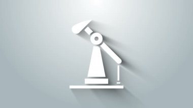 Beyaz yağ pompası ya da pompa ikonu gri arka planda izole edildi. Petrol platformu. 4K Video hareketli grafik canlandırması