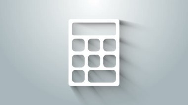 Gri arkaplanda beyaz hesap makinesi simgesi izole edildi. Muhasebe sembolü. İş hesaplamaları matematik eğitimi ve finans. 4K Video hareketli grafik canlandırması