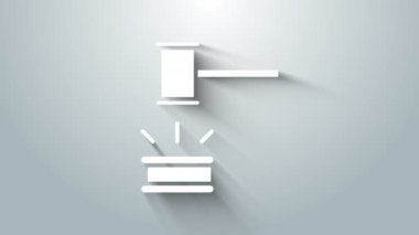 Beyaz Yargıç Tokmak simgesi gri arka planda izole edildi. Gavel cezaların, faturaların, mahkemenin, adaletin hükmünü verecek. Açık arttırma çekici. 4K Video hareketli grafik canlandırması