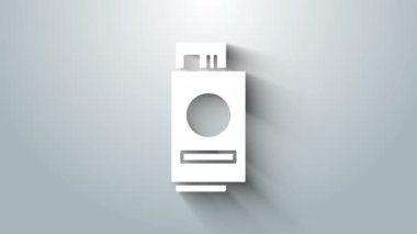 Gri arka planda bilet simgesi olan beyaz pasaport. Kimlik Belgesi. Konsept seyahat ve turizm. 4K Video hareketli grafik canlandırması