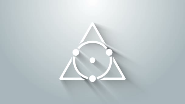 Beyaz Üçgen matematik ikonu gri arkaplanda izole edildi. 4K Video hareketli grafik canlandırması — Stok video