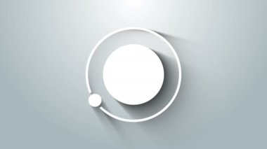 Dünya 'nın yörüngesinde dönen beyaz yapay uydular gri arkaplanda izole edilmiş uzay ikonu. İletişim, navigasyon konsepti. 4K Video hareketli grafik canlandırması