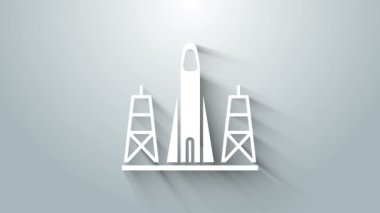 Gri arkaplanda izole edilmiş uzay ikonu Beyaz Roket fırlatması. Uzaya roket fırlatın. 4K Video hareketli grafik canlandırması