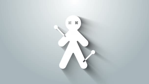 Bílá ikona panenky Voodoo izolované na šedém pozadí. Grafická animace pohybu videa 4K
