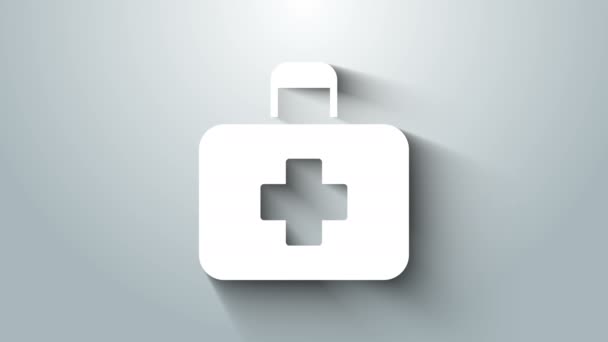 Піктограма першої допомоги білого кольору ізольована на сірому фоні. Медична коробка з хрестом. Медичне обладнання для екстреної допомоги. Концепція охорони здоров'я. 4K Відео рух графічна анімація — стокове відео