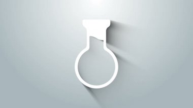 Gri arkaplanda beyaz test tüpü ve matara simgesi izole edildi. Kimyasal laboratuvar testi. Laboratuvar camları. 4K Video hareketli grafik canlandırması