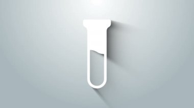 Gri arkaplanda beyaz test tüpü ve matara simgesi izole edildi. Kimyasal laboratuvar testi. Laboratuvar camları. 4K Video hareketli grafik canlandırması