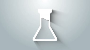 Gri arkaplanda beyaz test tüpü ve matara simgesi izole edildi. Kimyasal laboratuvar testi. Laboratuvar camları. 4K Video hareketli grafik canlandırması