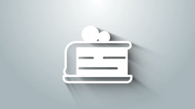 Gri arkaplanda izole edilmiş beyaz pasta simgesi. Doğum günün kutlu olsun. 4K Video hareketli grafik canlandırması