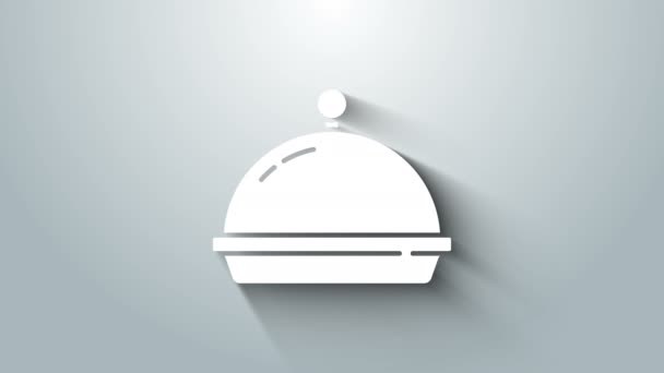 Blanc Recouvert d'un plateau d'icône alimentaire isolé sur fond gris. Plateau et couvercle. Cloche restaurant avec couvercle. Symbole des ustensiles. Animation graphique de mouvement vidéo 4K — Video