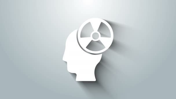 人間の頭の白いシルエットと灰色の背景に隔離された放射線のシンボルアイコン。4Kビデオモーショングラフィックアニメーション — ストック動画