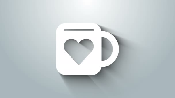 Biały kubek kawy i ikona serca izolowane na szarym tle. Kawa dla zakochanych w Walentynki. 4K Animacja graficzna ruchu wideo — Wideo stockowe