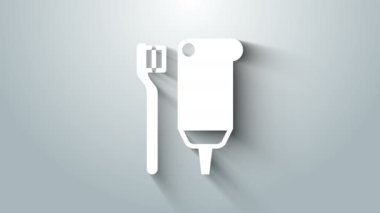 Beyaz diş fırçası ve diş macunu ikonu tüpü gri arkaplanda izole edilmiş. Tek kullanımlık tuvalet malzemeleri. 4K Video hareketli grafik canlandırması