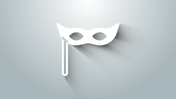 Символ белой праздничной маски выделен на сером фоне. С Рождеством и Новым годом. Видеографическая анимация 4K — стоковое видео