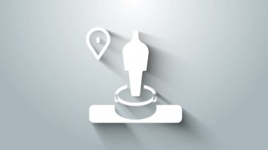 Beyaz Harita iğnesi ve anıt simgesi gri arkaplanda izole edildi. Navigasyon, işaret, konum, harita, GPS, yön, yer, pusula, arama konsepti. 4K Video hareketli grafik canlandırması