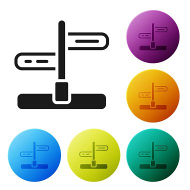 Siyah Yol trafik tabelası. Beyaz arkaplanda sinyal simgesi izole edildi. İşaretçi sembolü. İzole sokak bilgi levhası. Yön tabelası. Simgeleri renk daire düğmelerine ayarla. Vektör.