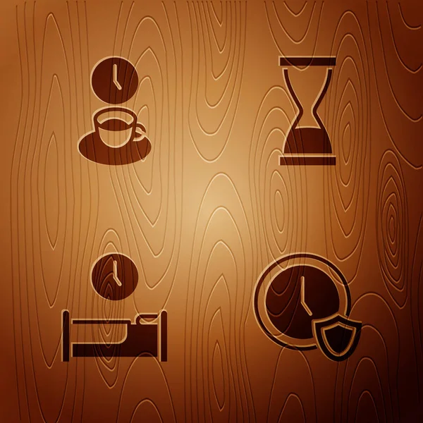 设置有盾牌的时钟 咖啡时间 睡觉时间和木制背景上的旧沙漏 — 图库矢量图片