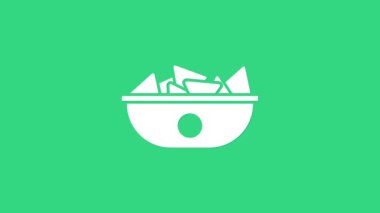 Yeşil arka planda beyaz Nacho tabağı simgesi izole edildi. Tortilla cipsi veya nachos tortilla. Geleneksel Meksika fast food menüsü. 4K Video hareketli grafik canlandırması