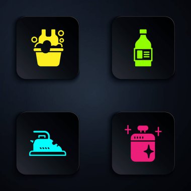 Temiz yemek tenceresi, sabun köpüklü leğen, temizlik malzemesi olarak elektrikli ütü ve şişe koyun. Siyah kare düğme. Vektör.