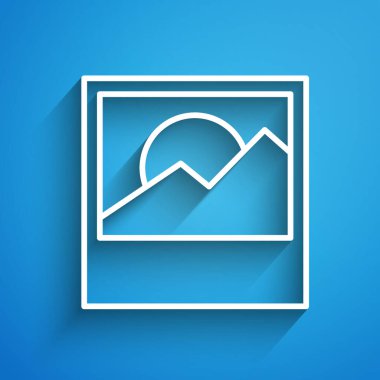 Mavi arkaplanda beyaz çizgi fotoğraf simgesi izole edildi. Uzun gölge. Vektör.