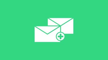 Yeşil arkaplanda beyaz zarf simgesi izole edildi. Mesaj konsepti alındı. Yeni, e-posta gelen mesaj, SMS. Posta servisi. 4K Video hareketli grafik canlandırması