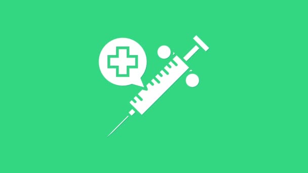 Seringa médica branca com o ícone da agulha isolado no fundo verde. Vacinação, injeção, vacina, conceito de insulina. Animação gráfica em movimento de vídeo 4K — Vídeo de Stock