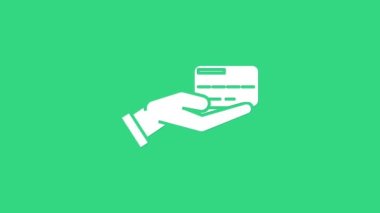 Yeşil arka planda izole edilmiş kredi kartı ikonu olan beyaz insan eli. Çevrimiçi ödeme. Kartla öde. Finansal operasyonlar. 4K Video hareketli grafik canlandırması