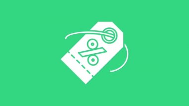 Yeşil arkaplanda beyaz indirimli etiket simgesi izole edildi. Etiket alışverişi. Özel teklif işareti. İndirim kuponları sembolü. 4K Video hareketli grafik canlandırması