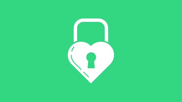 Wit Kasteel in de vorm van een hart pictogram geïsoleerd op groene achtergrond. Vergrendeld hart. Liefdessymbool en sleutelgat teken. 4K Video motion grafische animatie — Stockvideo