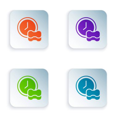 Beyaz arkaplanda izole edilmiş renkli bulaşık ikonu. Bulaşık yıkama ikonu. Bulaşık makinesi tabelası. Masa takımı tabelası temiz. Kare düğmelere renkli simgeleri yerleştir. Vektör.