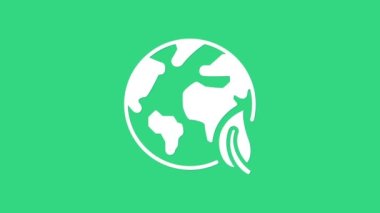 Beyaz Dünya küresi ve yaprak ikonu yeşil arka planda izole edildi. Dünya ya da Dünya işareti. Geometrik şekiller. Çevresel konsept. 4K Video hareketli grafik canlandırması