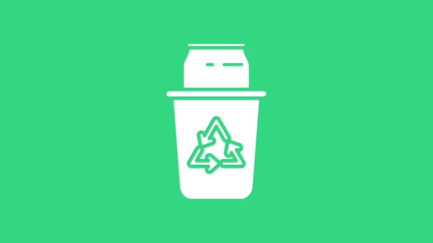 Weißer Papierkorb mit Recyclingsymbol und Dosensymbol isoliert auf grünem Hintergrund. Mülleimer-Symbol. Mülleimer-Schild. Papierkorb-Schild. 4K Video Motion Grafik Animation — Stockvideo