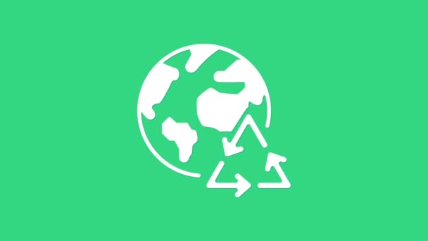 白色的地球和一个绿色背景的回收图标。环境概念。4K视频运动图形动画 — 图库视频影像