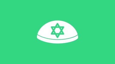 Beyaz Yahudi kippah, yeşil arka planda izole edilmiş David ikon yıldızı. Yahudi şapkası. 4K Video hareketli grafik canlandırması