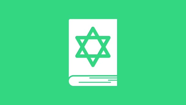 Icono de libro de Torá judío blanco aislado sobre fondo verde. Pentateuco de Moisés. En la portada de la Biblia está la imagen de la Estrella de David. Animación gráfica de vídeo 4K — Vídeo de stock
