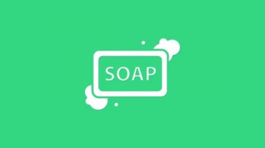 Yeşil zemin üzerinde köpük simgesi olan beyaz sabun kalıbı. Köpüklü sabun çubuğu. 4K Video hareketli grafik canlandırması