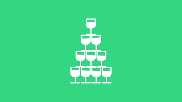 Copas de vino blanco apiladas en un icono de torre piramidal aislado sobre fondo verde. Signo de copa de vino. Animación gráfica de vídeo 4K — Vídeo de stock