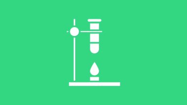 Ateş ısıtıcısının üzerinde beyaz cam test tüpü yeşil arka planda izole edilmiş deney ikonu. Laboratuvar ekipmanları. 4K Video hareketli grafik canlandırması